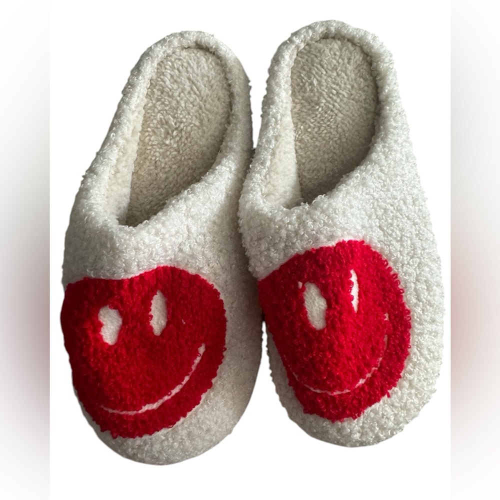 Smile motif red slippers molded bottom NWT size 7.5-8 Fun summer gift moms day
